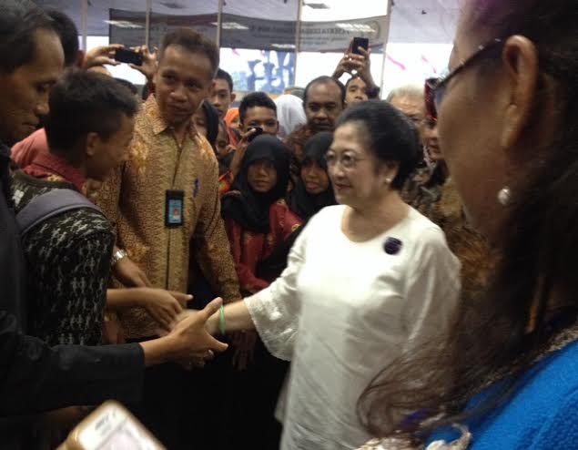 92megawati melotot.jpg